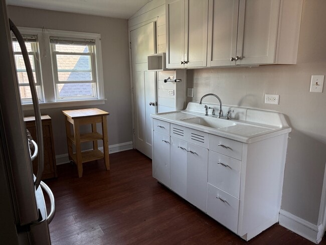 Building Photo - 5445 N Lotus Ave Unit A