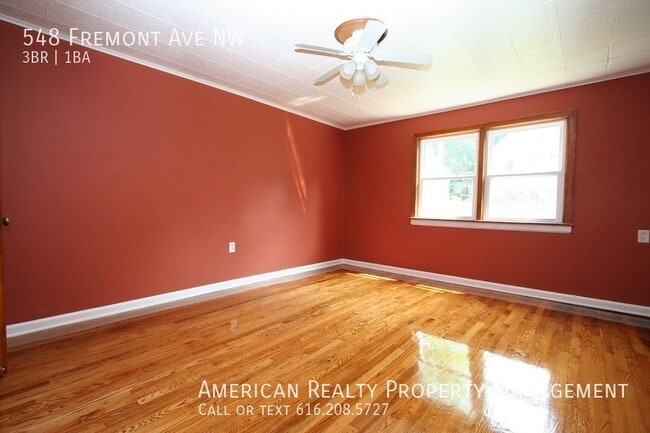 Photo - 548 Fremont Ave NW