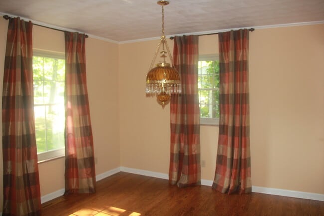 Photo - 3009 Oakland Dr NW