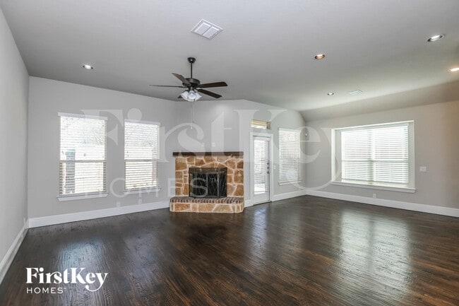 2404 Cabrillo Ln