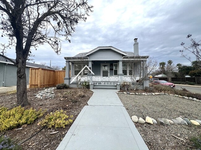 Building Photo - Charming Tahoe Park 2bd/1ba House