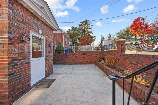 Photo - 124 Alexander Ave