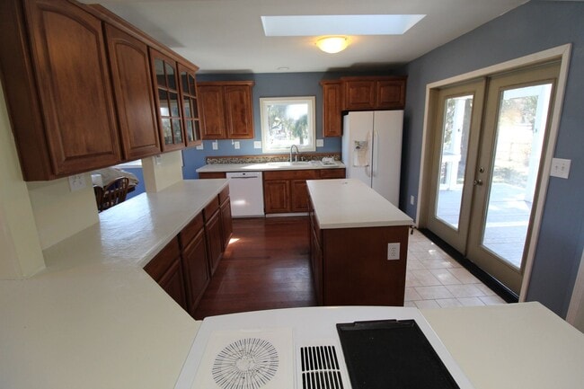 Kitchen w/ back deck for hosting - 10002 N Whitworth Dr
