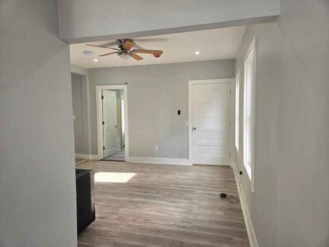 Photo - 90 Quequechan St Unidad 2