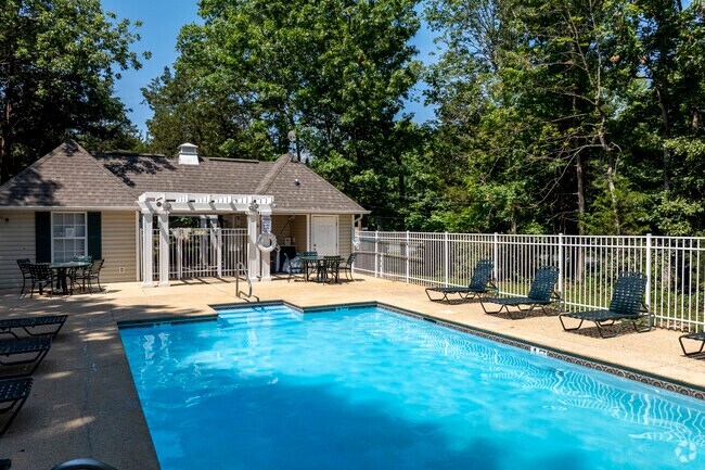 Pool - Briarwood Apartments