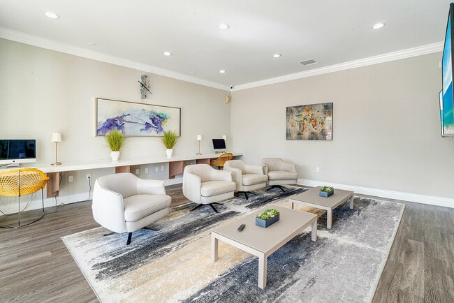 Business Center - Advenir at Aventine