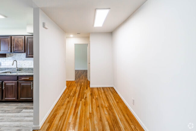 1BR, 1BA - 660SF - Dining Room