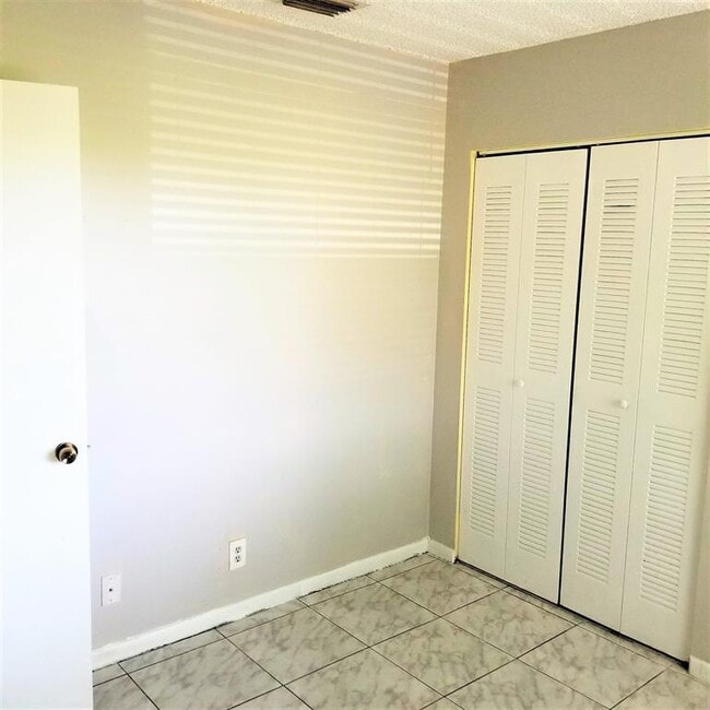 Photo - 11403 NW 35th St Unidad 11403 NW 35th St