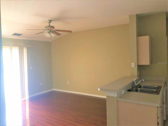 Photo - 5471 Vineland Rd Unit 7310