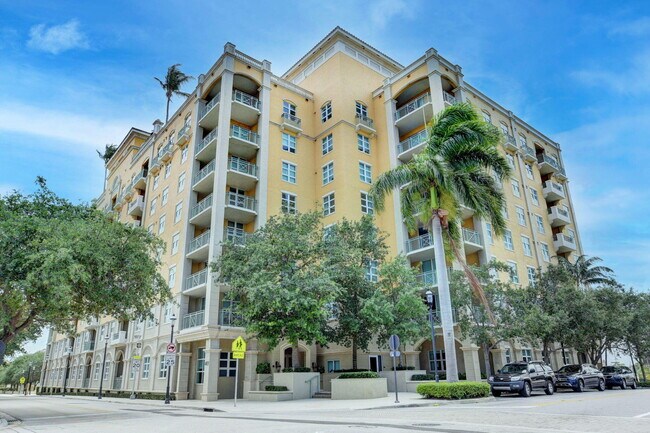 Building Photo - 403 S Sapodilla Ave Unit 307