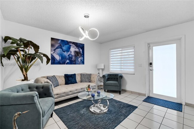 980 W 43rd Pl