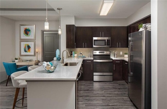Building Photo - 960 East Paces Ferry Rd NE Unit 0115 Rental