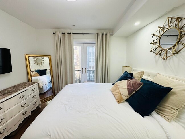 Building Photo - 66 Morris St Unit 302