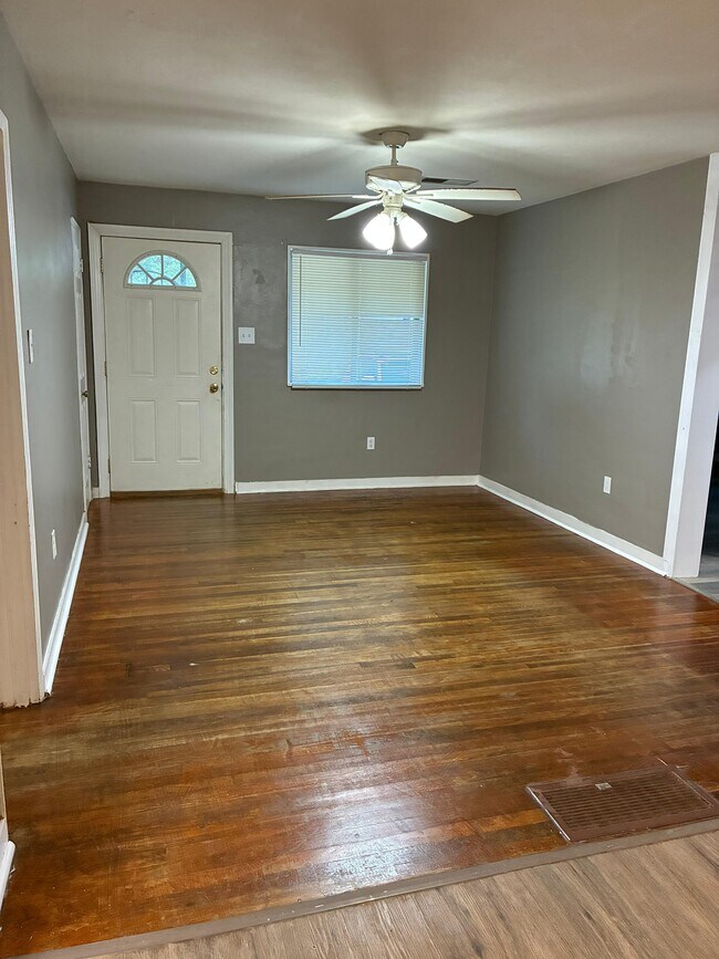 Photo - 1641 Woodburn St