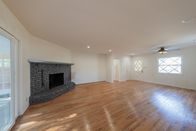 Photo - 3106 Honolulu Ave