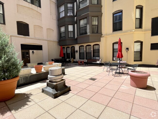 Building Photo - 10 Charlesgate E Unit 34 Rental