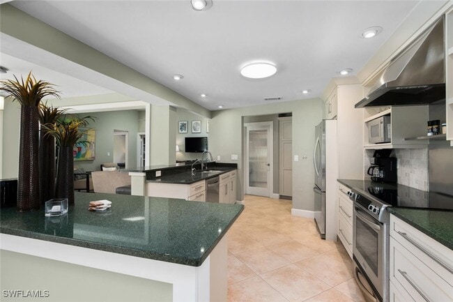 9977 Treasure Cay Ln
