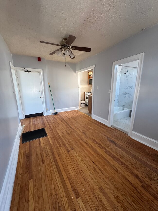 Photo - 628 Wynnewood Rd Unit 3rd Floor