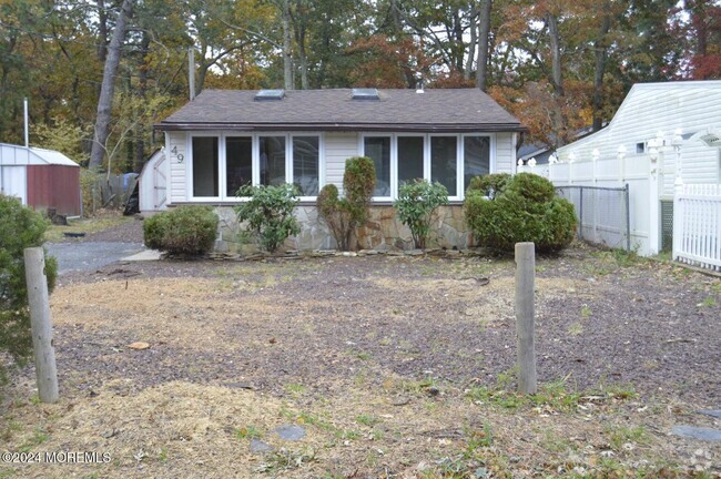 Building Photo - 49 Maple St Rental