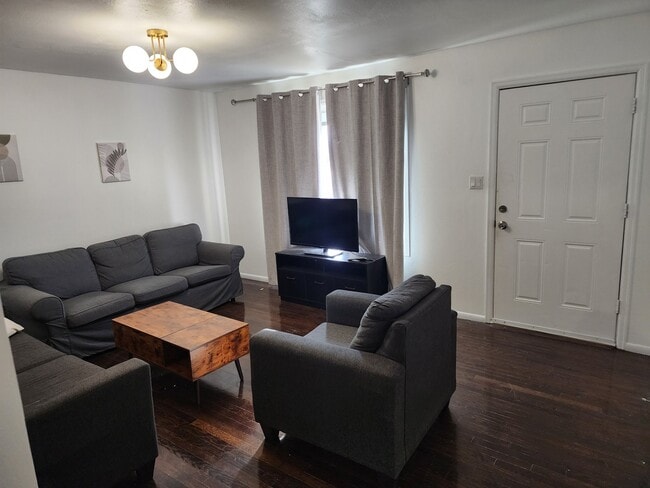 Photo - 7618 Umatilla St