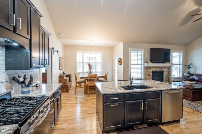 Photo - Stunning 5 bed 3.5 Bath Home in Thomas Hei...