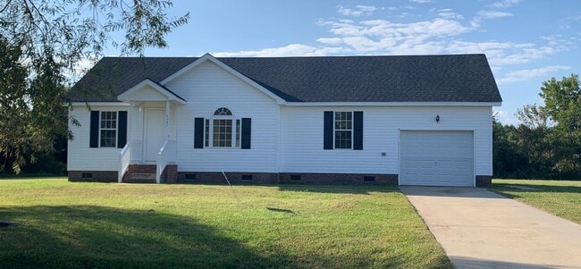 Building Photo - Stunning Country Home