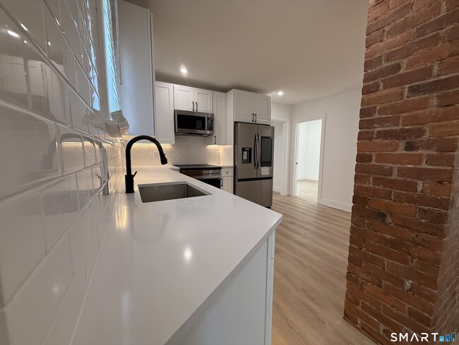 21-23-23 Elliott St Unit 3