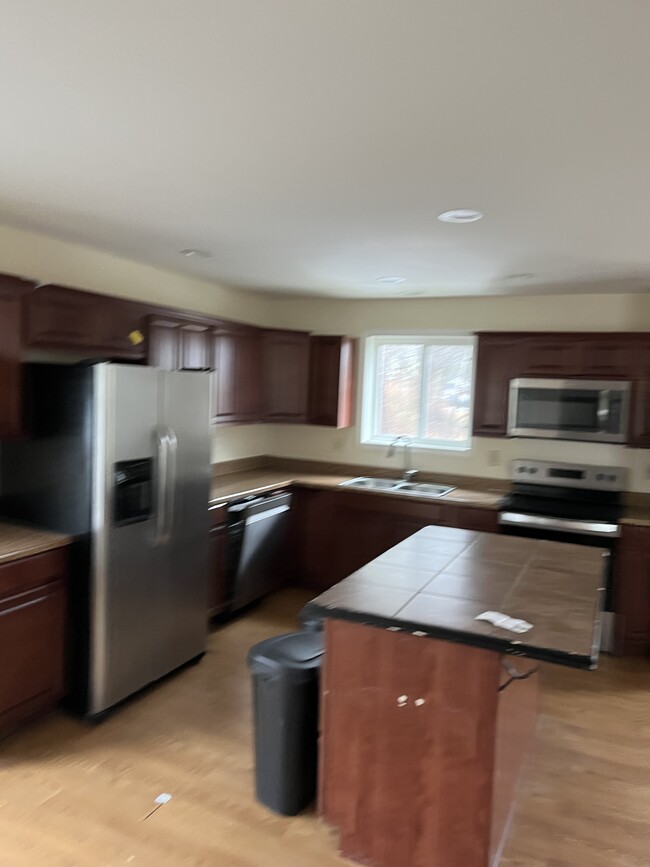 Photo - 557 Postal St