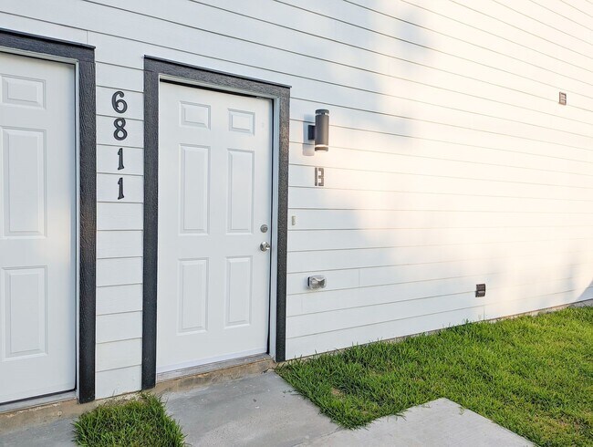 Photo - 6811 Glass St Unit B