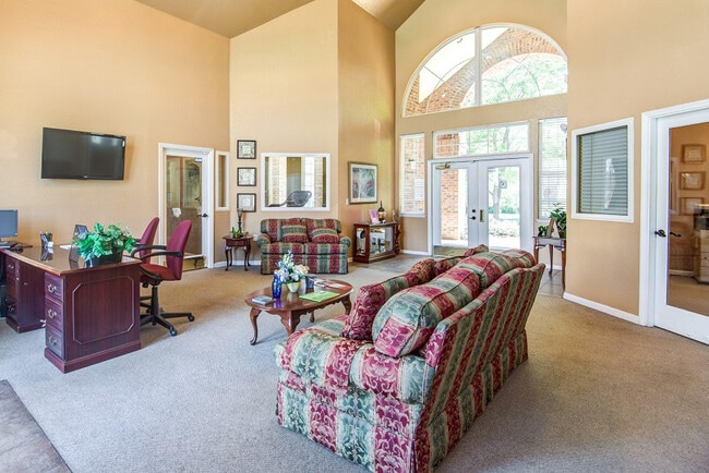 Interior Leasing Office - Laurel Pointe