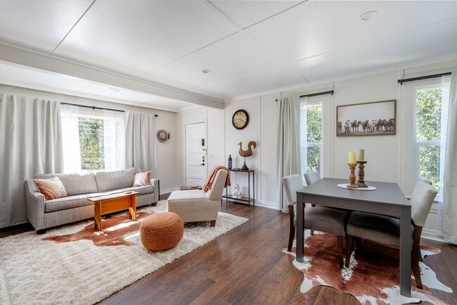 Building Photo - 272 W Carmel Valley Rd Unit A