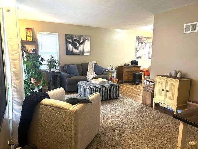 Building Photo - 532 Gilbert Ave Unit 532 Gilbert Avenue