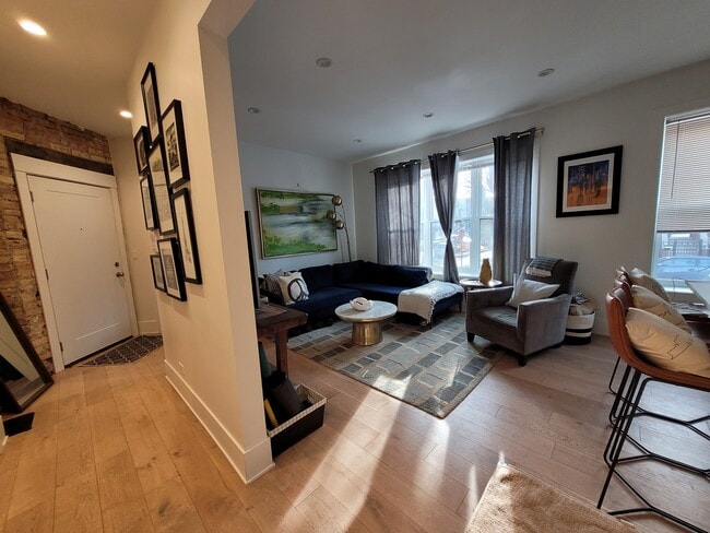 Photo - 1656 W Summerdale Ave Unidad 1W