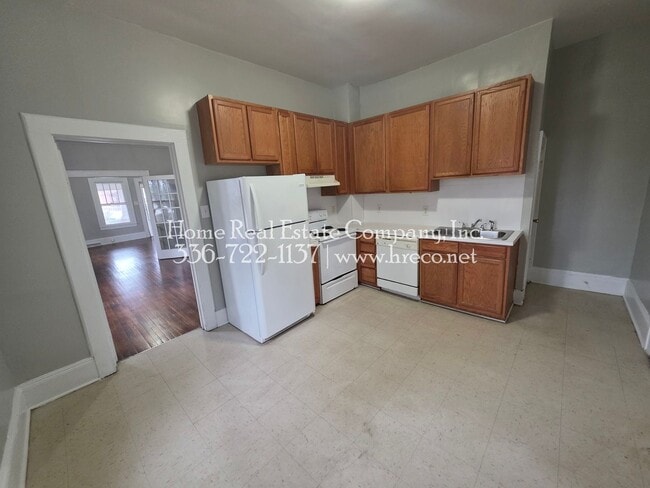 Photo - 208 Clayton St