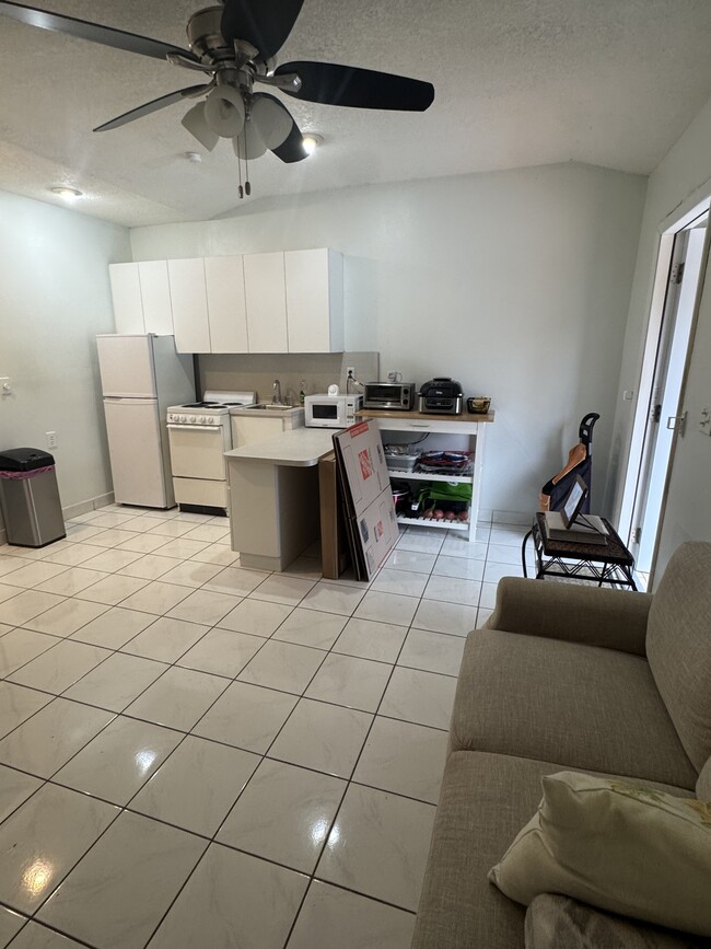 Photo - 5501 SW 89th Ave Unidad 1/1 Spacious Efficient