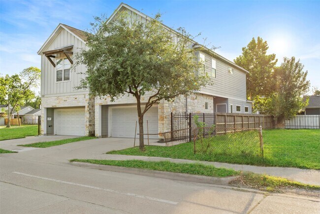 Photo - 2709 Hardy St