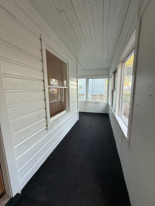 370 H St