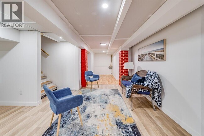 Photo - 961 Ouellette Ave