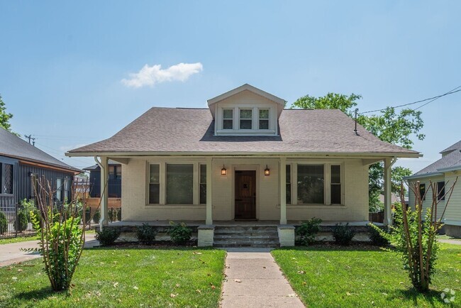 Building Photo - Charming Cottage minutes to 12S Rental