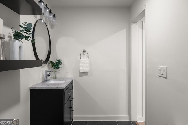 Photo - 1180 Fleming St