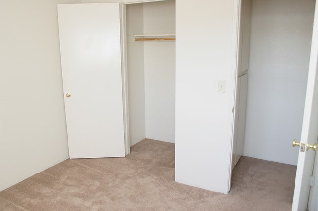 Parker Avenue Townhouse Apartments