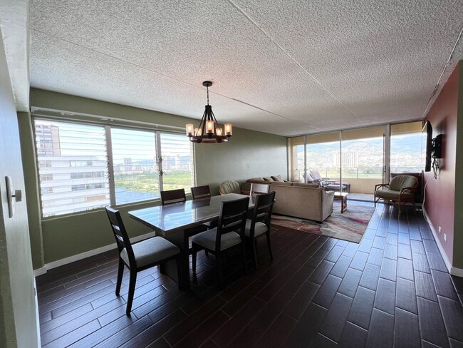Building Photo - 2BD/2BA/2PKG. Furnished, Waikiki, Views, B...