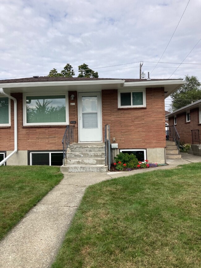 Building Photo - 609 E Euclid Ave Unit Euclid