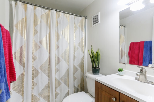 2BR, 1BA - 1,082