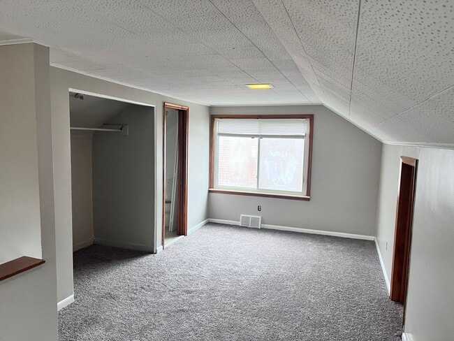 Photo - 19989 Strathmoor St