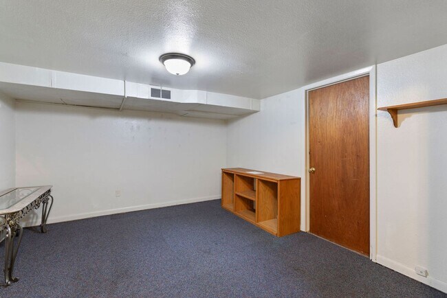 Photo - Basement Unit 2 Bedroom 1 Bath in Duplex