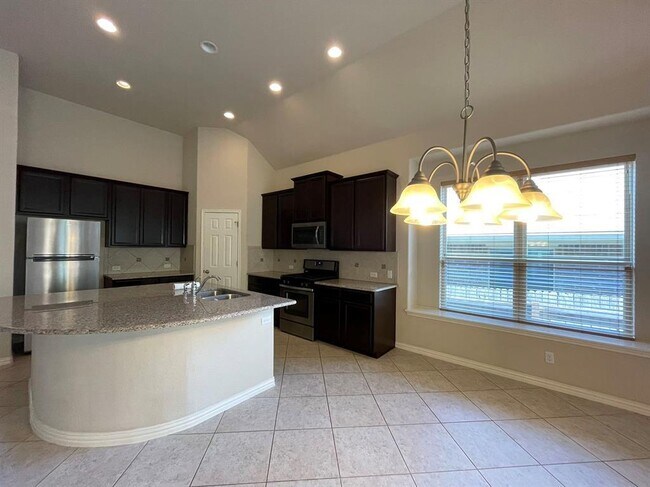 Photo - 633 Peregrine Way