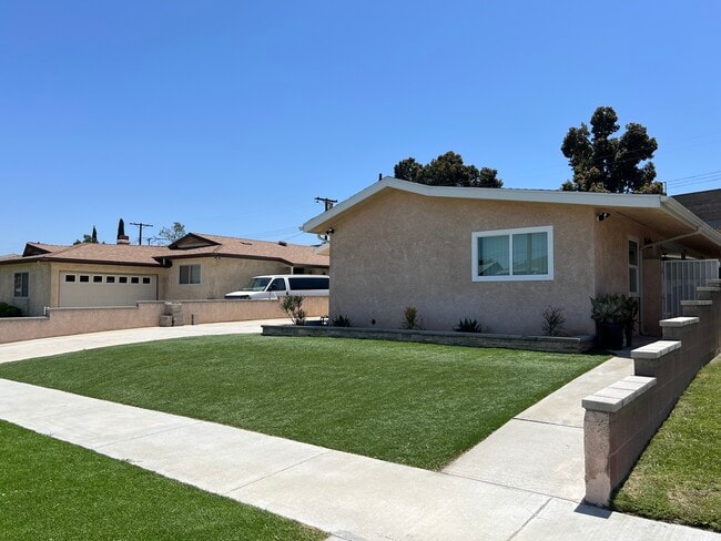 Photo - 1046 W 187th Pl House