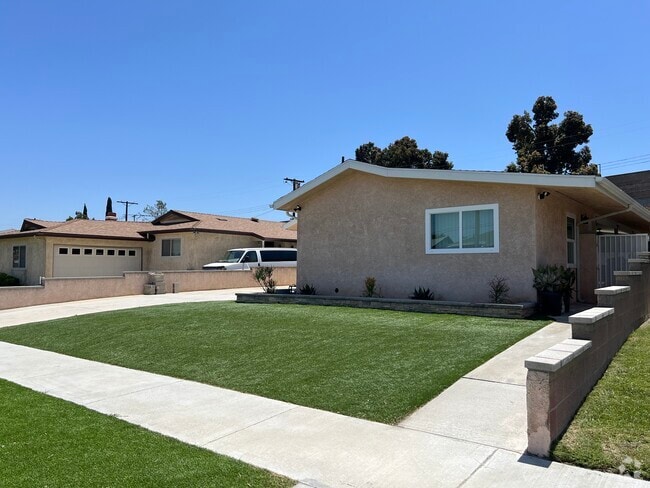Building Photo - 1046 W 187th Pl Rental