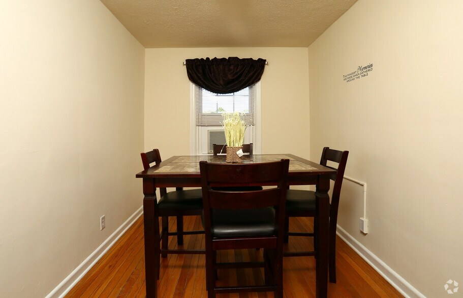 The Woods of Fairlawn Apartments For Rent in Akron, OH